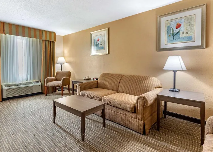 Quality & Hanes Mall Hotel