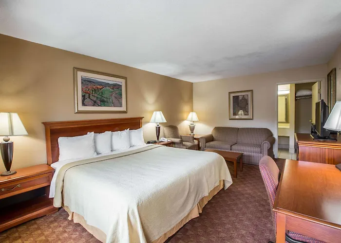 Quality & Hanes Mall Hotel