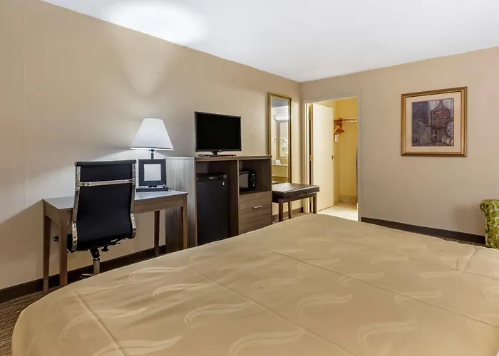 Hotel Quality & Hanes Mall