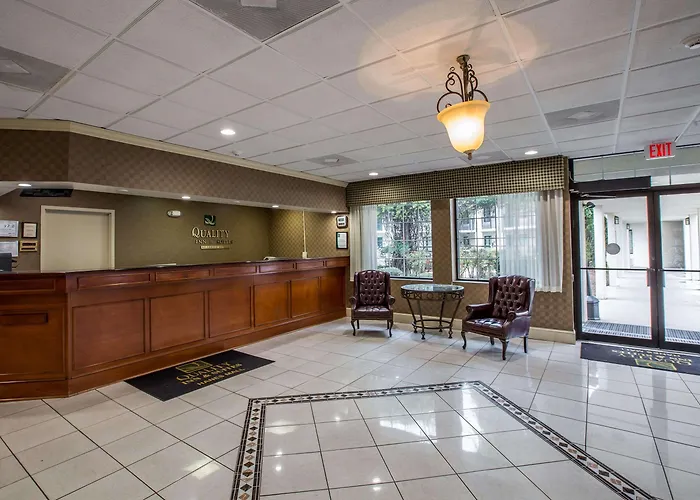 Quality & Hanes Mall Hotel