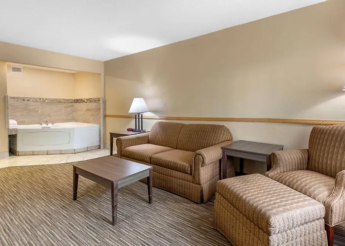 Quality & Hanes Mall Hotel