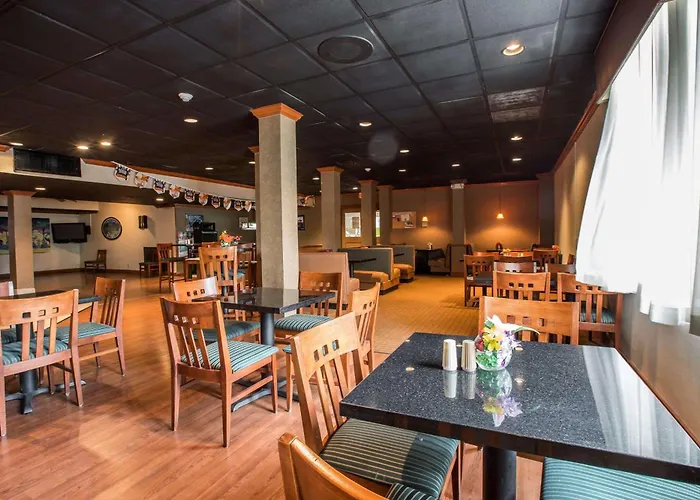 Quality & Hanes Mall Hotel