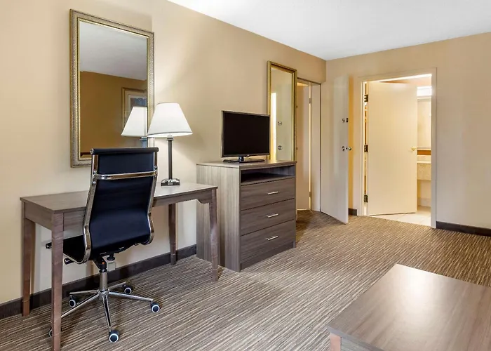 Hotel Quality & Hanes Mall