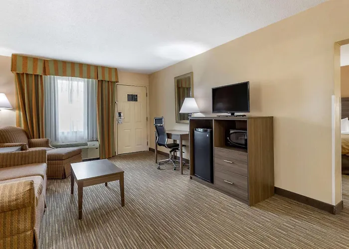 Quality & Hanes Mall Hotel