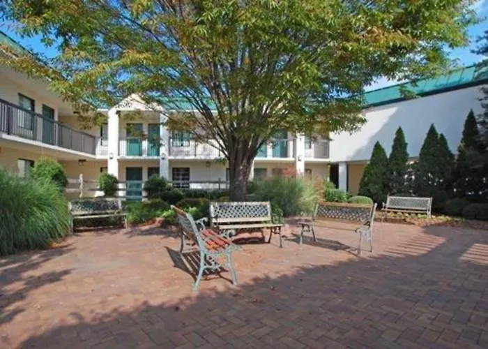 Quality & Hanes Mall Hotel 3*