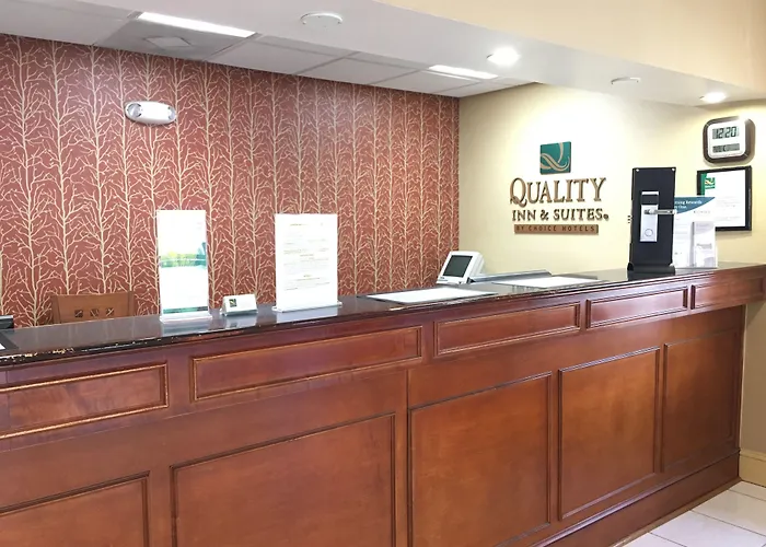 Quality & Hanes Mall Hotel
