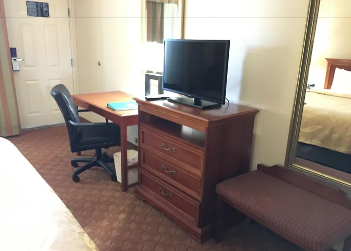 Quality & Hanes Mall 3* Winston-Salem