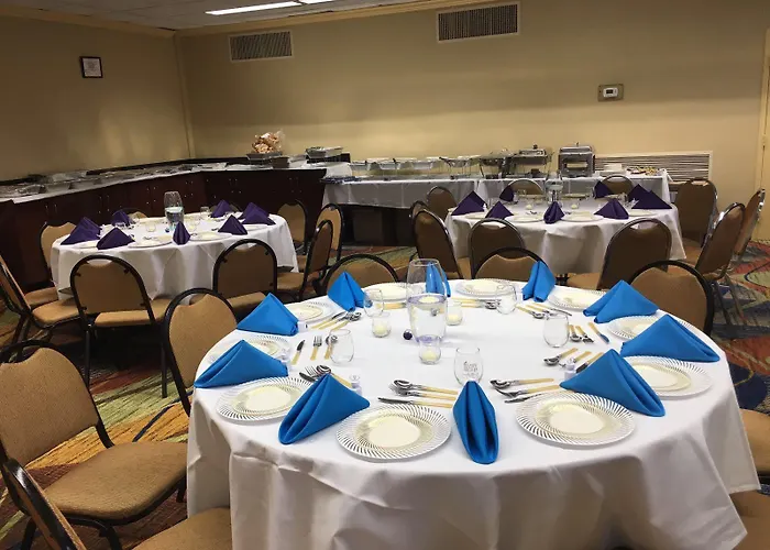 Quality & Hanes Mall Hotel