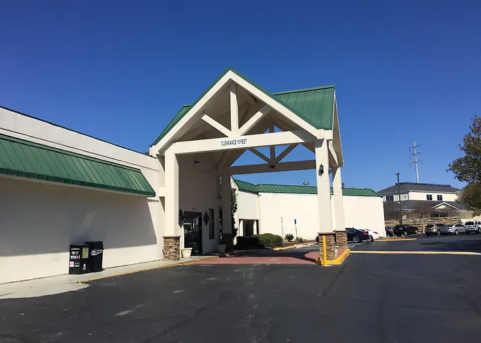 Quality & Hanes Mall Hotel