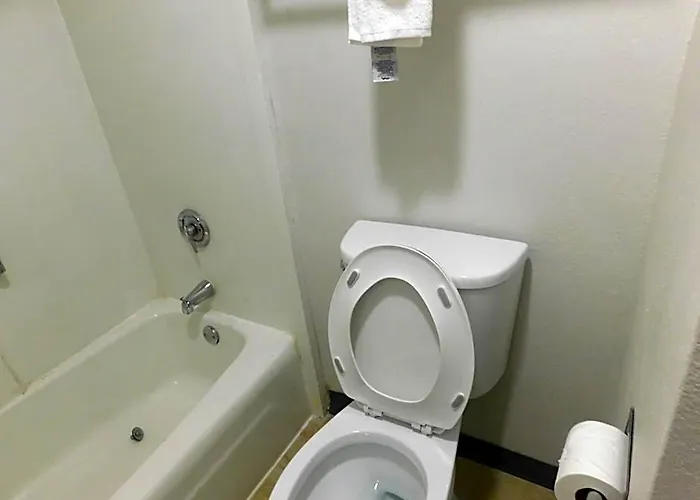Quality & Hanes Mall 3* Winston-Salem