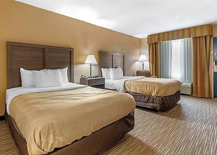 Quality & Hanes Mall Hotel 3*