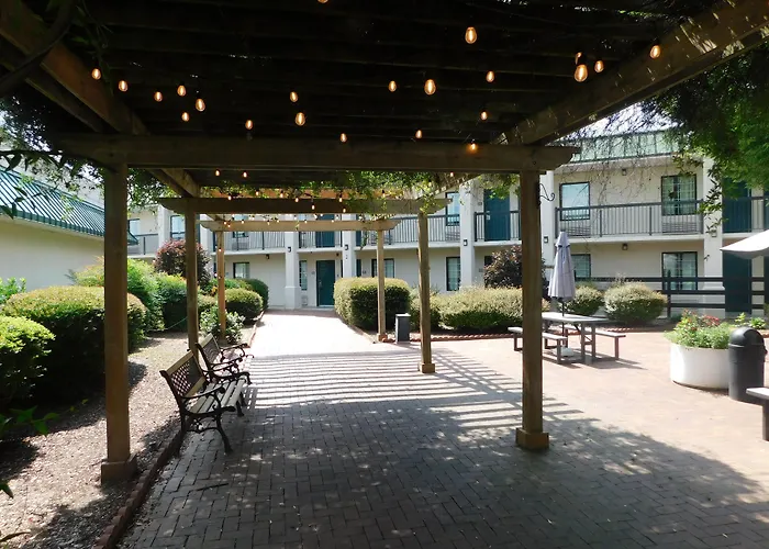 Hotel Quality & Hanes Mall 3*