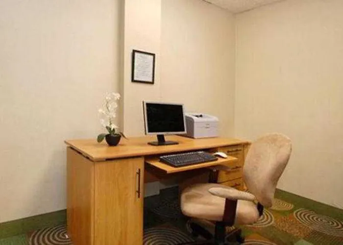 Hotel Quality & Hanes Mall 3*